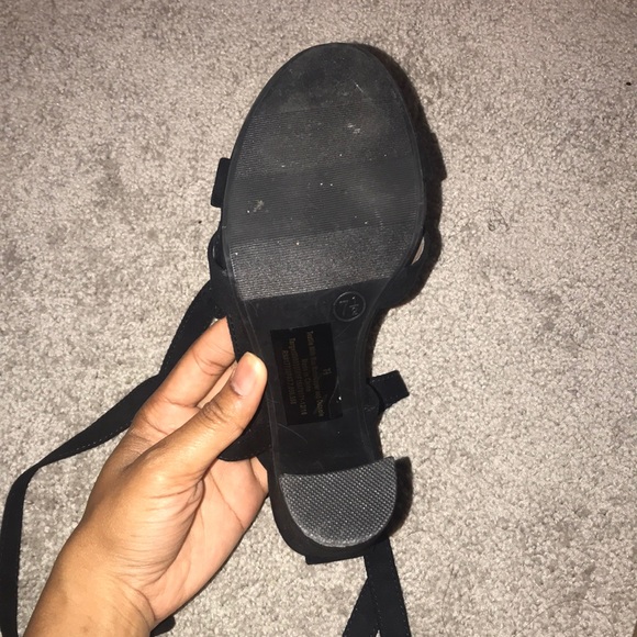 Black Mossimo heels size 7.5 - Picture 6 of 6